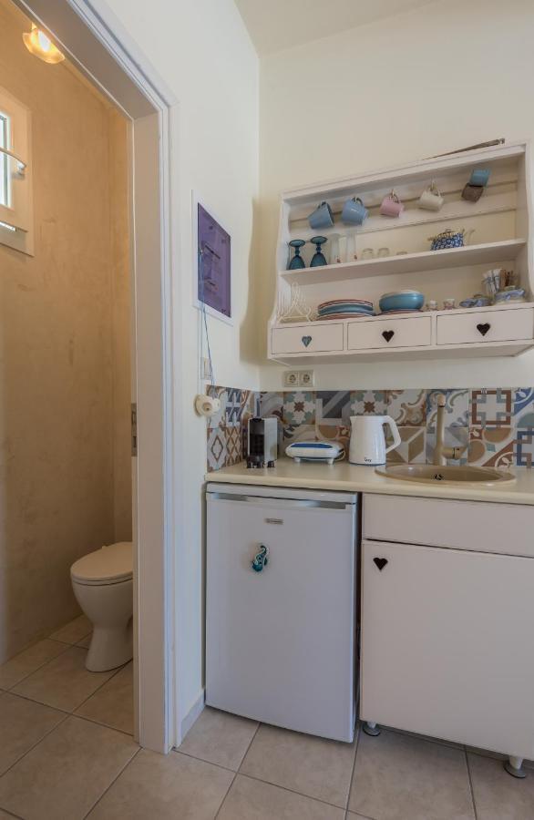 Blu Suites And Studios Adámasz Kültér fotó